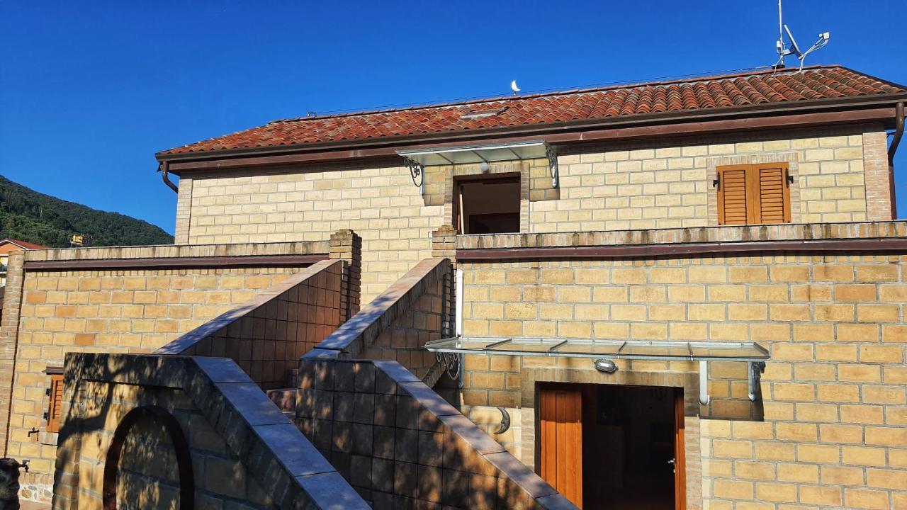 Spicchio Di Luna - Casa Vacanze Albiano Magra エクステリア 写真