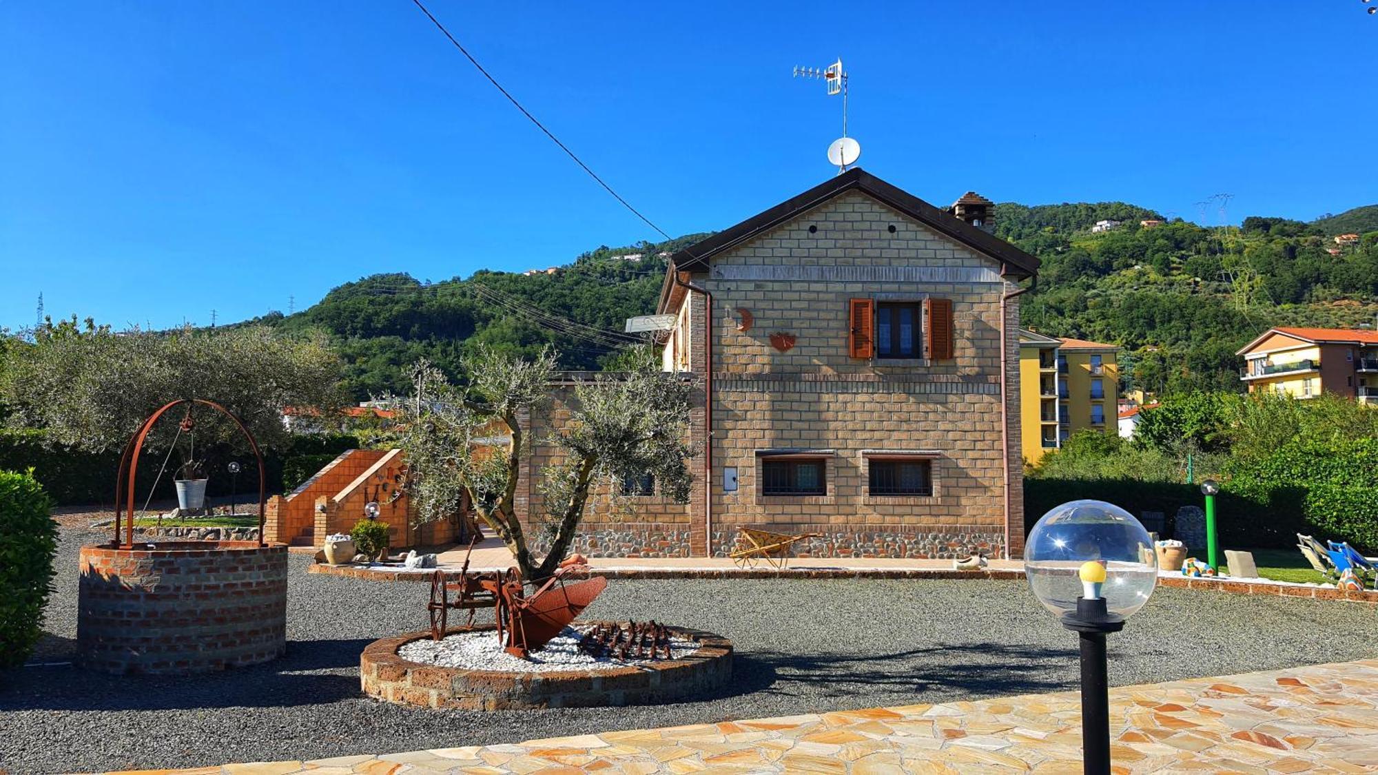 Spicchio Di Luna - Casa Vacanze Albiano Magra エクステリア 写真